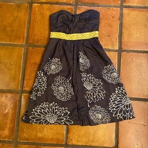 EUC—Strapless Floreat Sweetheart Neckline Embroidered Sundress, Size 2.